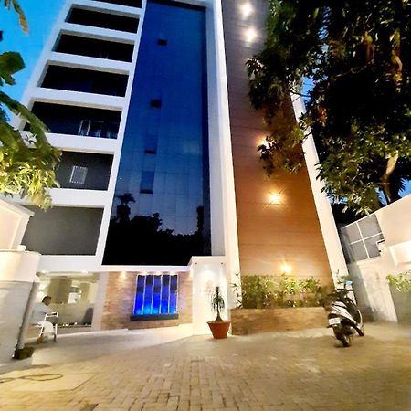 ホテル Iswarya Residency コッタヤム エクステリア 写真