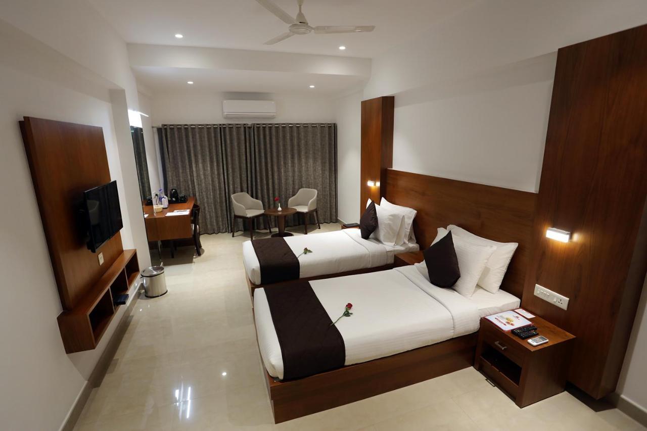 ホテル Iswarya Residency コッタヤム エクステリア 写真