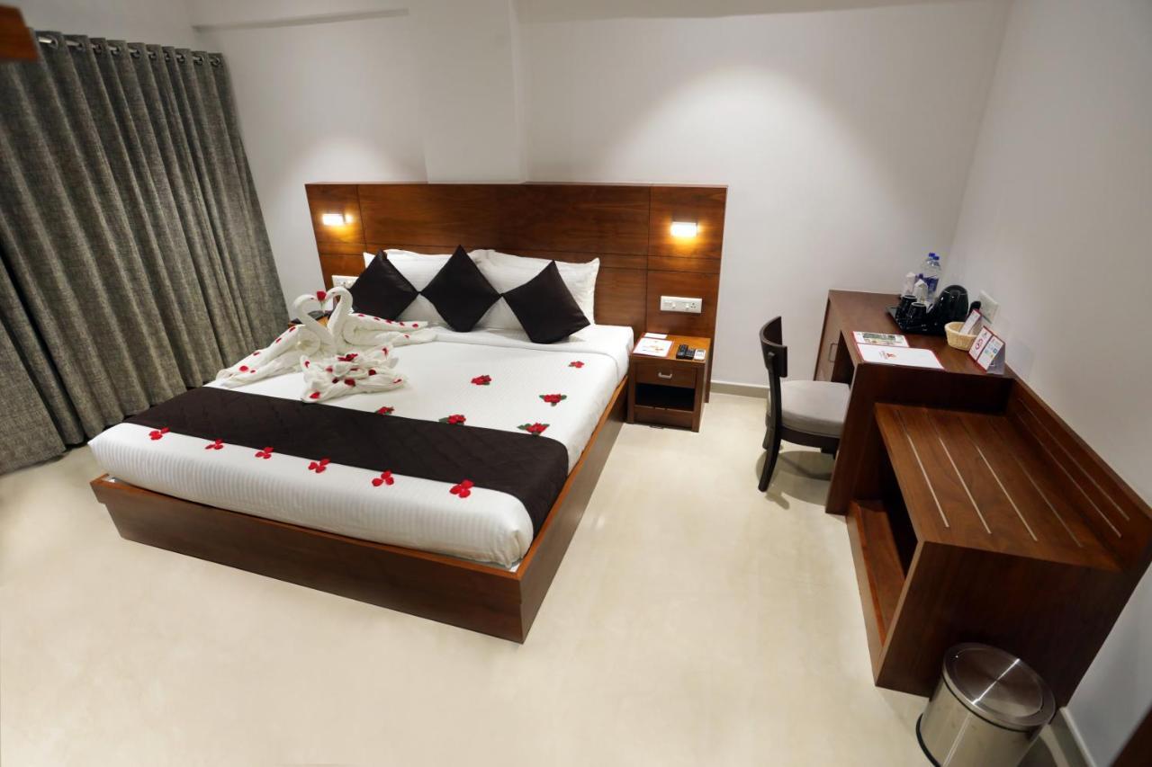 ホテル Iswarya Residency コッタヤム エクステリア 写真