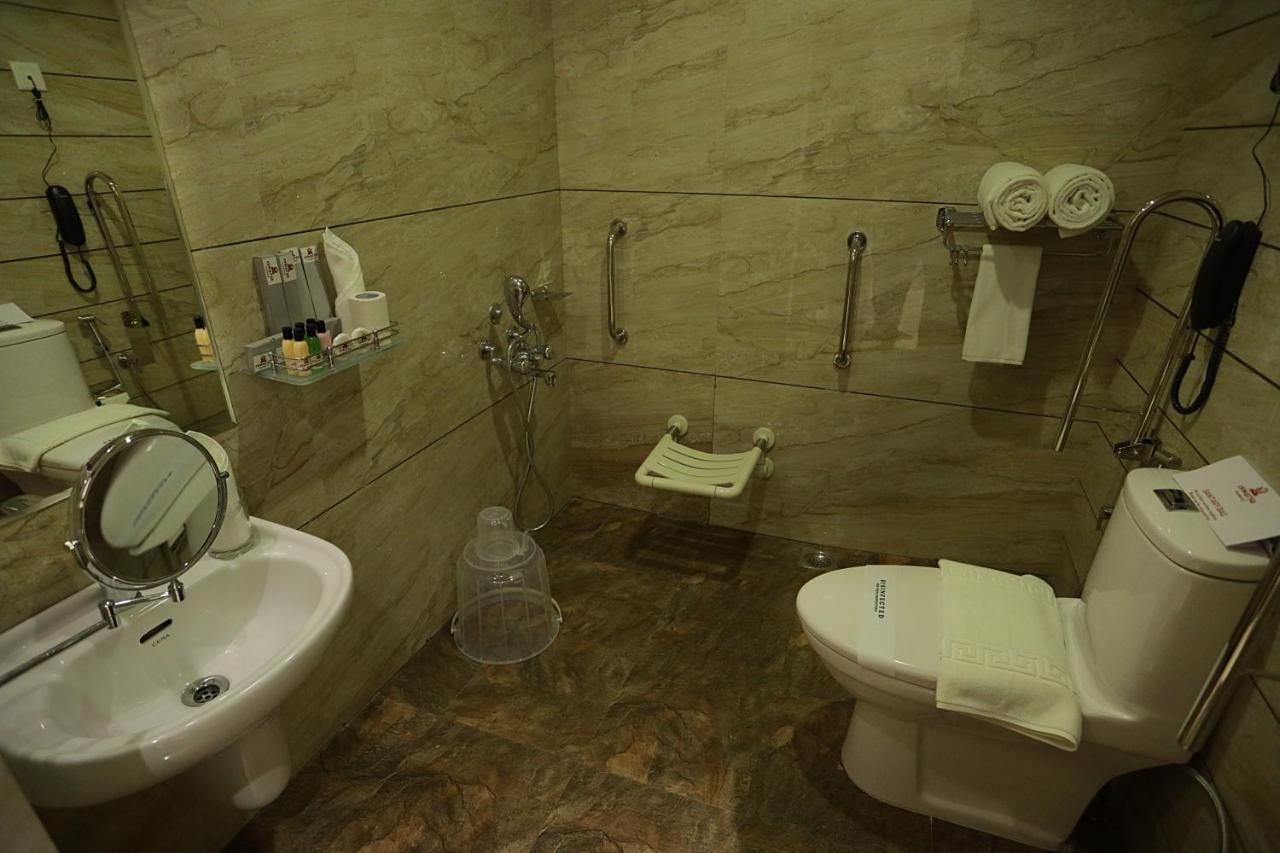 ホテル Iswarya Residency コッタヤム エクステリア 写真