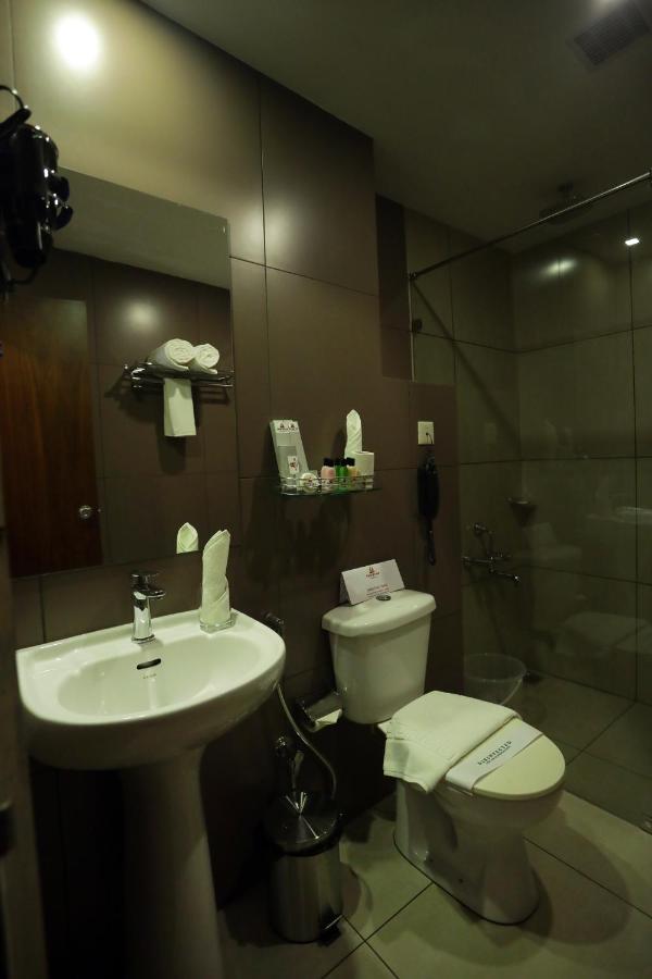 ホテル Iswarya Residency コッタヤム エクステリア 写真