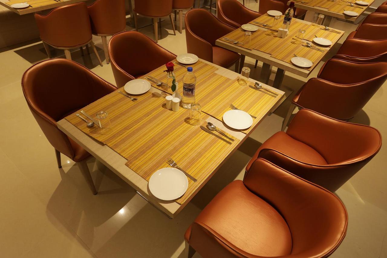 ホテル Iswarya Residency コッタヤム エクステリア 写真