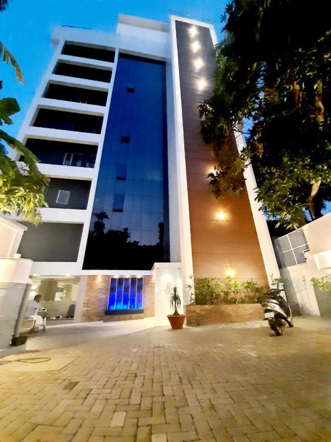 ホテル Iswarya Residency コッタヤム エクステリア 写真