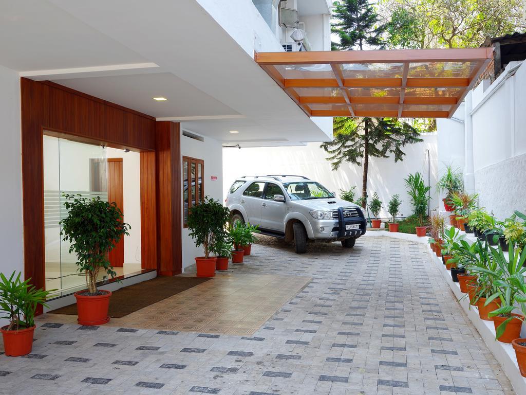 ホテル Iswarya Residency コッタヤム エクステリア 写真