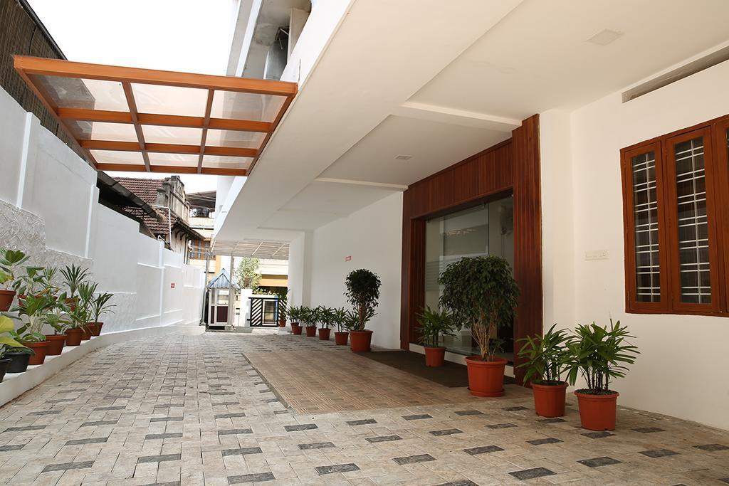 ホテル Iswarya Residency コッタヤム エクステリア 写真