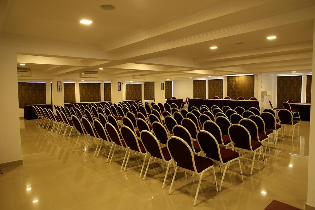 ホテル Iswarya Residency コッタヤム エクステリア 写真