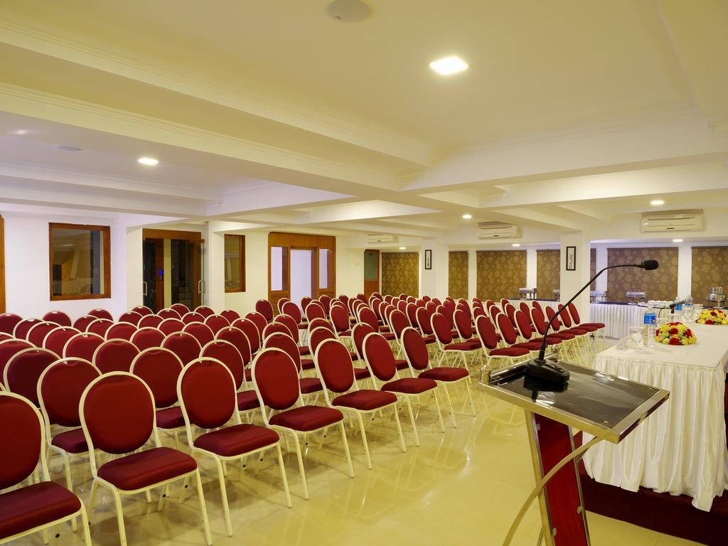 ホテル Iswarya Residency コッタヤム エクステリア 写真
