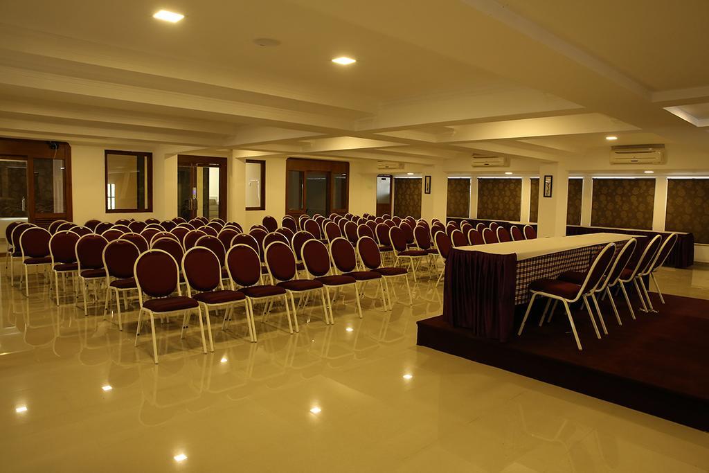 ホテル Iswarya Residency コッタヤム エクステリア 写真